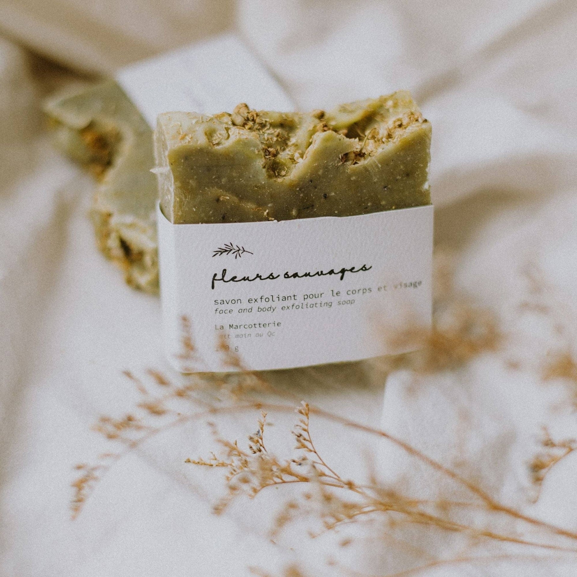 Exfoliating soap bar in Wild Flowers